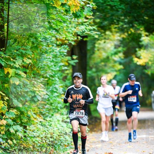 12.10.2025 - Bramfelder Halbmarathon 2025 Dr. Thomas Lammeyer http://msf.ph/oto/9340789 12.10.2025 09:49:33 Laufen 3, 2878, 2496 meine-sportfotos.de