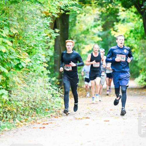 12.10.2025 - Bramfelder Halbmarathon 2025 Dr. Thomas Lammeyer http://msf.ph/oto/9340886 12.10.2025 09:50:00 Laufen 2961, 2498, 52 meine-sportfotos.de