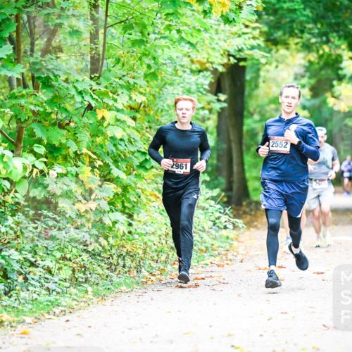 12.10.2025 - Bramfelder Halbmarathon 2025 Dr. Thomas Lammeyer http://msf.ph/oto/9340898 12.10.2025 09:50:01 Laufen 2961, 2552 meine-sportfotos.de