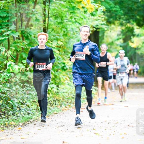 12.10.2025 - Bramfelder Halbmarathon 2025 Dr. Thomas Lammeyer http://msf.ph/oto/9340906 12.10.2025 09:50:03 Laufen 2961, 70, 2552 meine-sportfotos.de