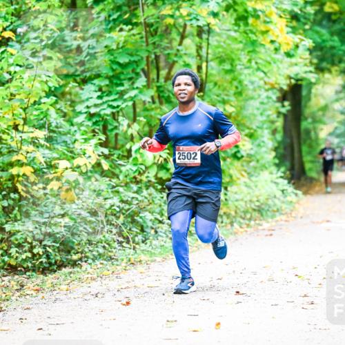 12.10.2025 - Bramfelder Halbmarathon 2025 Dr. Thomas Lammeyer http://msf.ph/oto/9340978 12.10.2025 09:50:15 Laufen 2502 meine-sportfotos.de