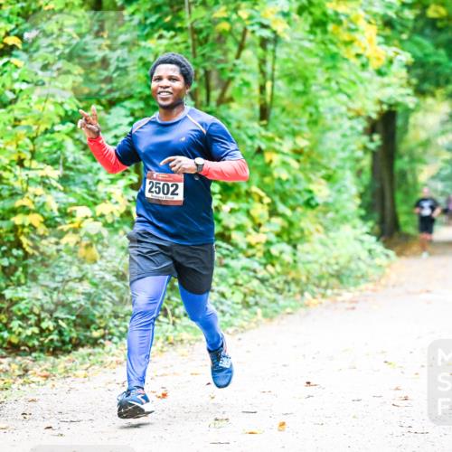 12.10.2025 - Bramfelder Halbmarathon 2025 Dr. Thomas Lammeyer http://msf.ph/oto/9340982 12.10.2025 09:50:15 Laufen 2502 meine-sportfotos.de