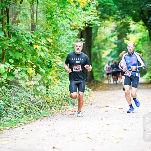 12.10.2025 - Bramfelder Halbmarathon 2025 Dr. Thomas Lammeyer http://msf.ph/oto/9340988 12.10.2025 09:50:23 Laufen 2432, 2672 meine-sportfotos.de