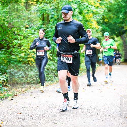 12.10.2025 - Bramfelder Halbmarathon 2025 Dr. Thomas Lammeyer http://msf.ph/oto/9341453 12.10.2025 09:51:51 Laufen 2511, 2903, 2507 meine-sportfotos.de