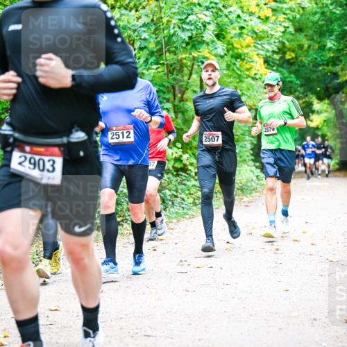 12.10.2025 - Bramfelder Halbmarathon 2025 Dr. Thomas Lammeyer http://msf.ph/oto/9341457 12.10.2025 09:51:52 Laufen 2903, 2512, 2979, 2507 meine-sportfotos.de