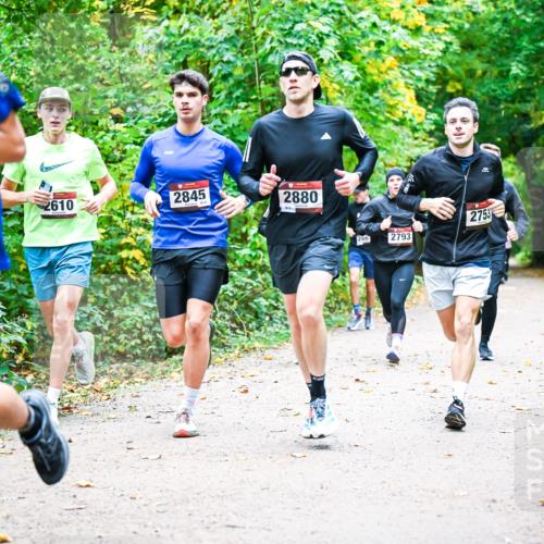 12.10.2025 - Bramfelder Halbmarathon 2025 Dr. Thomas Lammeyer http://msf.ph/oto/9341505 12.10.2025 09:52:03 Laufen 2515, 2610, 2845, 2880, 2753, 266, 2793 meine-sportfotos.de