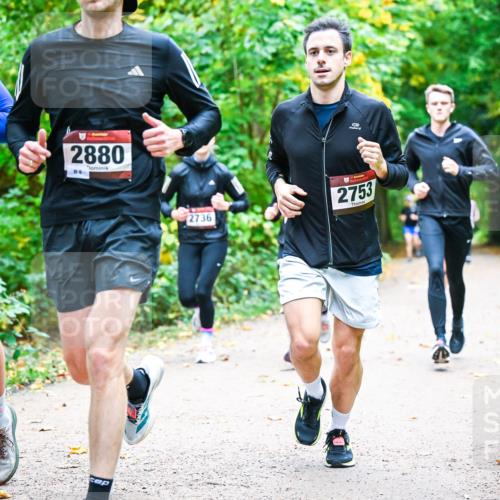 12.10.2025 - Bramfelder Halbmarathon 2025 Dr. Thomas Lammeyer http://msf.ph/oto/9341512 12.10.2025 09:52:04 Laufen 2845, 41, 2880, 8, 2736, 2753 meine-sportfotos.de