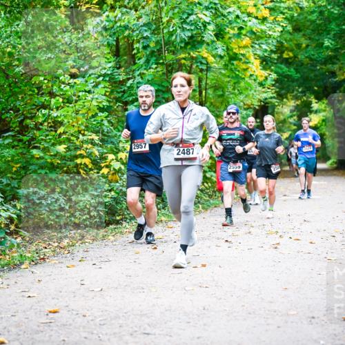 12.10.2025 - Bramfelder Halbmarathon 2025 Dr. Thomas Lammeyer http://msf.ph/oto/9341562 12.10.2025 09:52:15 Laufen 240, 2957, 2487, 2559, 258, 2828 meine-sportfotos.de