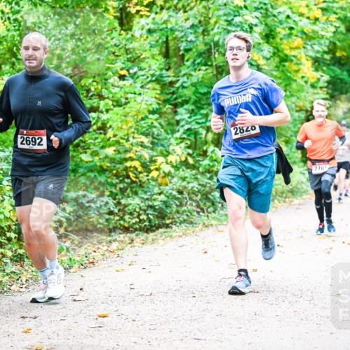 12.10.2025 - Bramfelder Halbmarathon 2025 Dr. Thomas Lammeyer http://msf.ph/oto/9341587 12.10.2025 09:52:20 Laufen 2692, 2820, 2781 meine-sportfotos.de