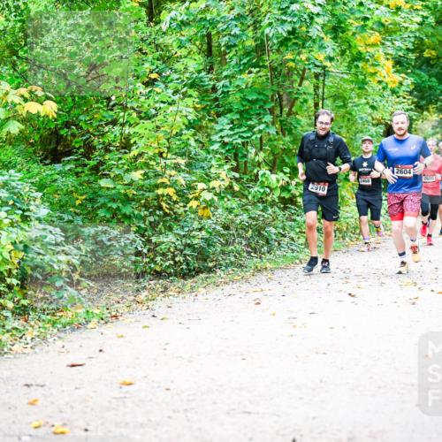 12.10.2025 - Bramfelder Halbmarathon 2025 Dr. Thomas Lammeyer http://msf.ph/oto/9341753 12.10.2025 09:52:54 Laufen 2604, 2605, 48, 2468, 2910 meine-sportfotos.de