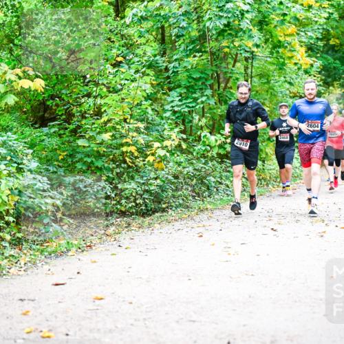 12.10.2025 - Bramfelder Halbmarathon 2025 Dr. Thomas Lammeyer http://msf.ph/oto/9341754 12.10.2025 09:52:54 Laufen 2604, 2605, 2548, 2468, 2910 meine-sportfotos.de