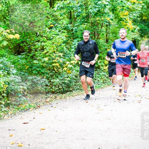 12.10.2025 - Bramfelder Halbmarathon 2025 Dr. Thomas Lammeyer http://msf.ph/oto/9341761 12.10.2025 09:52:55 Laufen 2910, 2468, 2604, 2605 meine-sportfotos.de