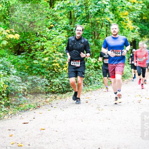 12.10.2025 - Bramfelder Halbmarathon 2025 Dr. Thomas Lammeyer http://msf.ph/oto/9341762 12.10.2025 09:52:55 Laufen 2604, 2468, 2910, 2605 meine-sportfotos.de