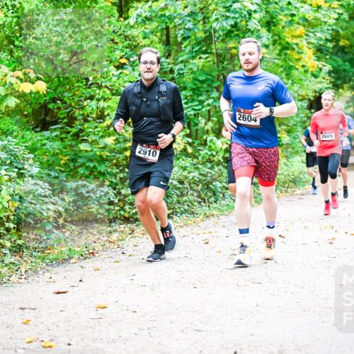 12.10.2025 - Bramfelder Halbmarathon 2025 Dr. Thomas Lammeyer http://msf.ph/oto/9341765 12.10.2025 09:52:56 Laufen 2910, 2604, 2605, 272 meine-sportfotos.de