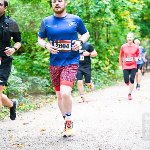 12.10.2025 - Bramfelder Halbmarathon 2025 Dr. Thomas Lammeyer http://msf.ph/oto/9341771 12.10.2025 09:52:57 Laufen 2910, 2025, 2604, 68, 2605 meine-sportfotos.de