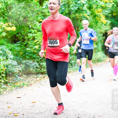 12.10.2025 - Bramfelder Halbmarathon 2025 Dr. Thomas Lammeyer http://msf.ph/oto/9341783 12.10.2025 09:52:59 Laufen 2605, 2548 meine-sportfotos.de