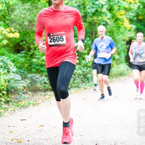 12.10.2025 - Bramfelder Halbmarathon 2025 Dr. Thomas Lammeyer http://msf.ph/oto/9341784 12.10.2025 09:52:59 Laufen 2605, 2548 meine-sportfotos.de