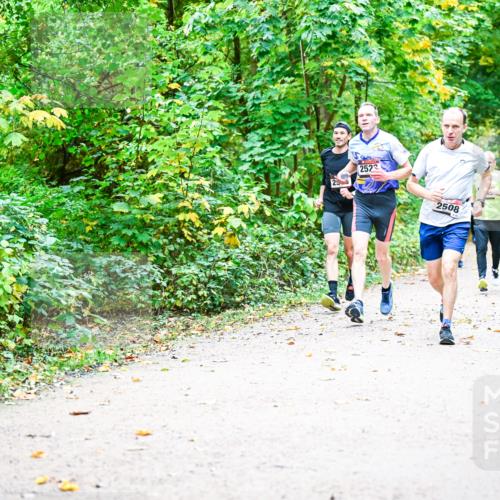 12.10.2025 - Bramfelder Halbmarathon 2025 Dr. Thomas Lammeyer http://msf.ph/oto/9341806 12.10.2025 09:53:03 Laufen 252, 2508 meine-sportfotos.de