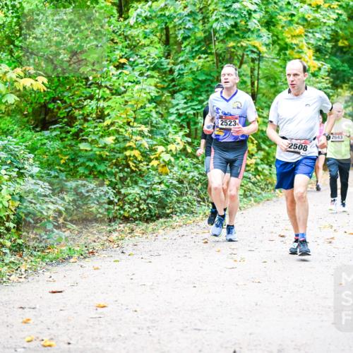 12.10.2025 - Bramfelder Halbmarathon 2025 Dr. Thomas Lammeyer http://msf.ph/oto/9341809 12.10.2025 09:53:04 Laufen 2523, 2508, 2643 meine-sportfotos.de