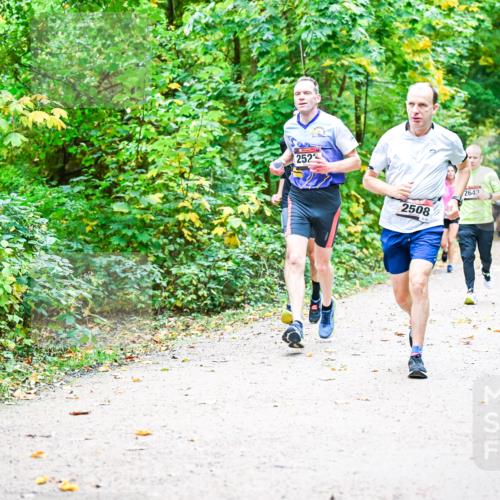 12.10.2025 - Bramfelder Halbmarathon 2025 Dr. Thomas Lammeyer http://msf.ph/oto/9341810 12.10.2025 09:53:04 Laufen 252, 2508, 2643 meine-sportfotos.de