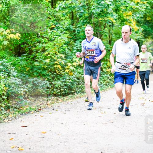 12.10.2025 - Bramfelder Halbmarathon 2025 Dr. Thomas Lammeyer http://msf.ph/oto/9341811 12.10.2025 09:53:04 Laufen 2523, 2508, 2643 meine-sportfotos.de