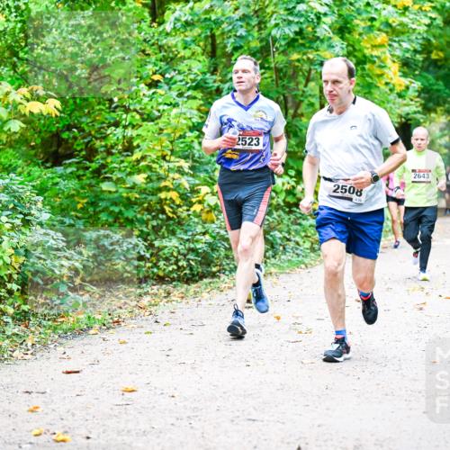12.10.2025 - Bramfelder Halbmarathon 2025 Dr. Thomas Lammeyer http://msf.ph/oto/9341813 12.10.2025 09:53:04 Laufen 2523, 2508, 10, 2643 meine-sportfotos.de
