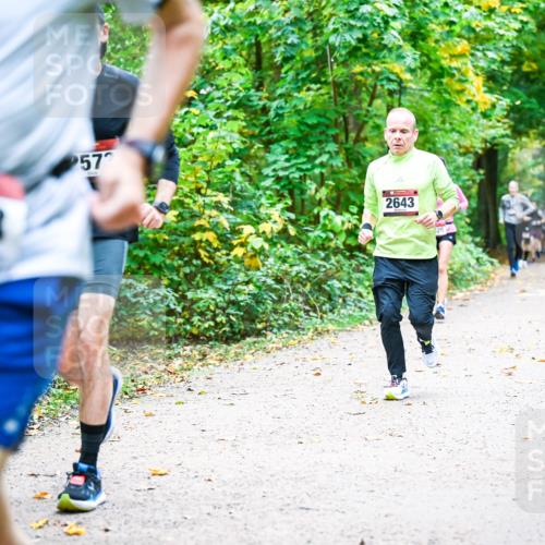 12.10.2025 - Bramfelder Halbmarathon 2025 Dr. Thomas Lammeyer http://msf.ph/oto/9341822 12.10.2025 09:53:06 Laufen 2508, 57, 2643 meine-sportfotos.de