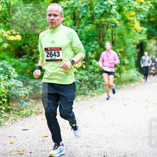 12.10.2025 - Bramfelder Halbmarathon 2025 Dr. Thomas Lammeyer http://msf.ph/oto/9341832 12.10.2025 09:53:07 Laufen 34, 2643 meine-sportfotos.de
