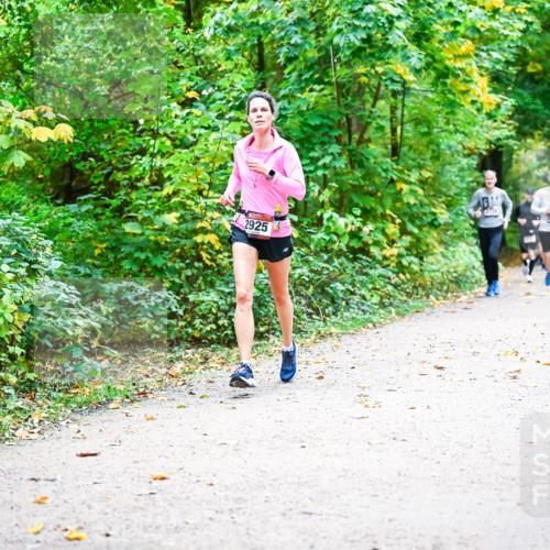 12.10.2025 - Bramfelder Halbmarathon 2025 Dr. Thomas Lammeyer http://msf.ph/oto/9341838 12.10.2025 09:53:08 Laufen 2925, 3170, 2711 meine-sportfotos.de