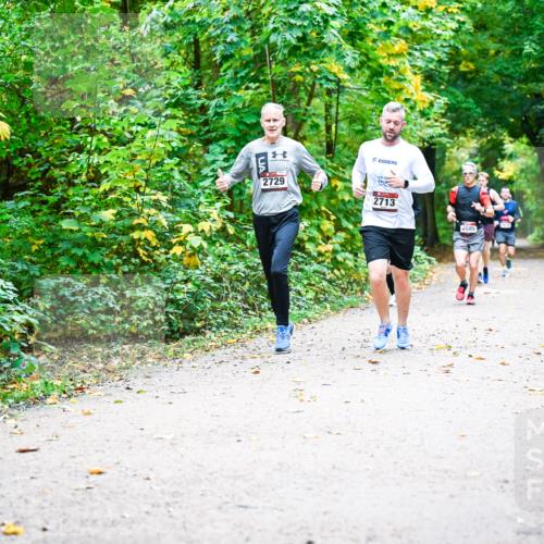 12.10.2025 - Bramfelder Halbmarathon 2025 Dr. Thomas Lammeyer http://msf.ph/oto/9341853 12.10.2025 09:53:12 Laufen 2729, 2713, 2685 meine-sportfotos.de