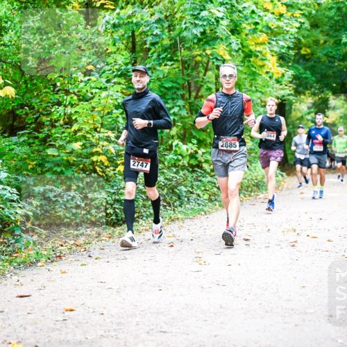 12.10.2025 - Bramfelder Halbmarathon 2025 Dr. Thomas Lammeyer http://msf.ph/oto/9341874 12.10.2025 09:53:16 Laufen 2747, 2685, 864, 2930 meine-sportfotos.de