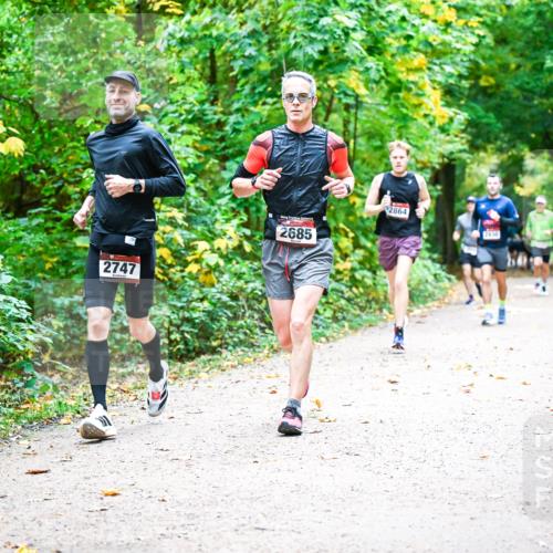 12.10.2025 - Bramfelder Halbmarathon 2025 Dr. Thomas Lammeyer http://msf.ph/oto/9341878 12.10.2025 09:53:16 Laufen 2747, 2685, 2864 meine-sportfotos.de