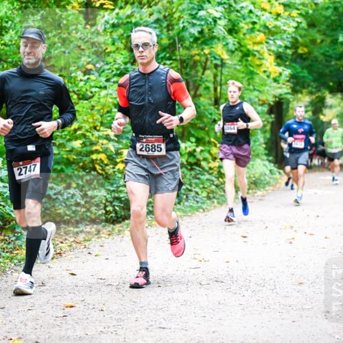 12.10.2025 - Bramfelder Halbmarathon 2025 Dr. Thomas Lammeyer http://msf.ph/oto/9341881 12.10.2025 09:53:17 Laufen 2747, 2685, 2864 meine-sportfotos.de