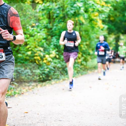 12.10.2025 - Bramfelder Halbmarathon 2025 Dr. Thomas Lammeyer http://msf.ph/oto/9341887 12.10.2025 09:53:18 Laufen 2685 meine-sportfotos.de