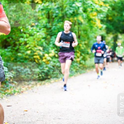 12.10.2025 - Bramfelder Halbmarathon 2025 Dr. Thomas Lammeyer http://msf.ph/oto/9341888 12.10.2025 09:53:18 Laufen 34, 2685 meine-sportfotos.de