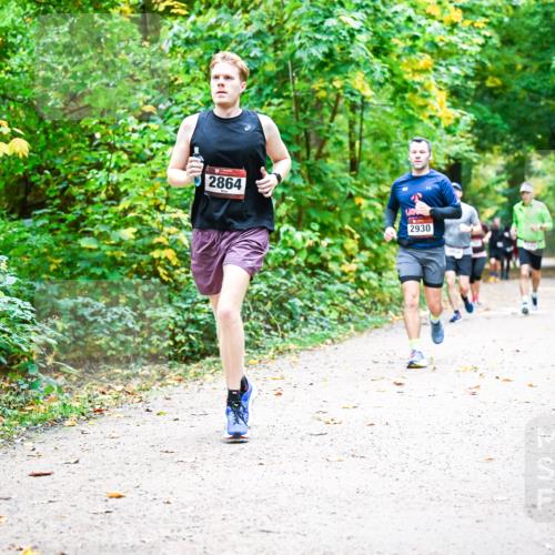 12.10.2025 - Bramfelder Halbmarathon 2025 Dr. Thomas Lammeyer http://msf.ph/oto/9341890 12.10.2025 09:53:18 Laufen 2864, 2930 meine-sportfotos.de