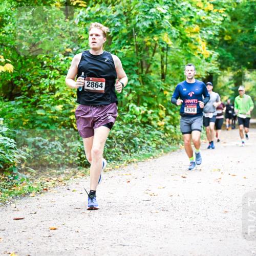 12.10.2025 - Bramfelder Halbmarathon 2025 Dr. Thomas Lammeyer http://msf.ph/oto/9341891 12.10.2025 09:53:19 Laufen 2864, 2930 meine-sportfotos.de