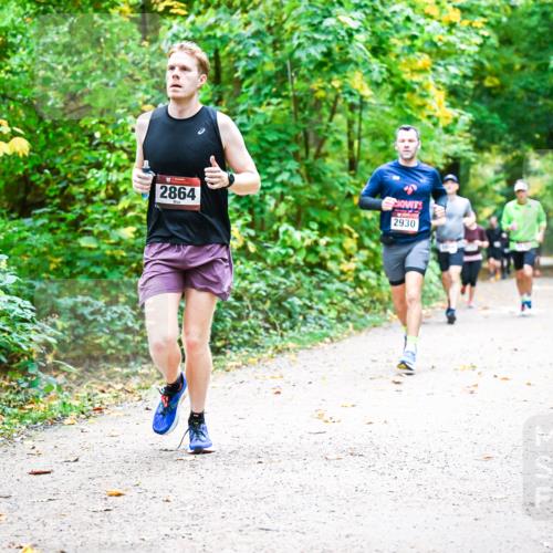 12.10.2025 - Bramfelder Halbmarathon 2025 Dr. Thomas Lammeyer http://msf.ph/oto/9341892 12.10.2025 09:53:19 Laufen 2864, 2930 meine-sportfotos.de