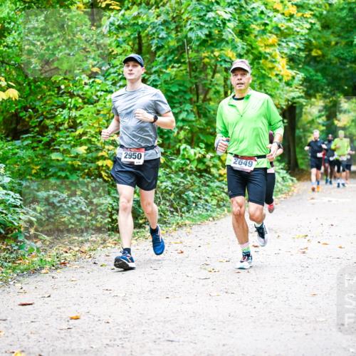 12.10.2025 - Bramfelder Halbmarathon 2025 Dr. Thomas Lammeyer http://msf.ph/oto/9341918 12.10.2025 09:53:23 Laufen 2950, 52, 2649 meine-sportfotos.de