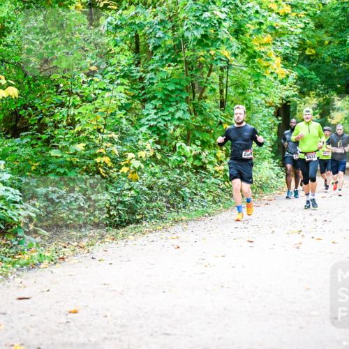 12.10.2025 - Bramfelder Halbmarathon 2025 Dr. Thomas Lammeyer http://msf.ph/oto/9341940 12.10.2025 09:53:28 Laufen 2824, 2433, 2917 meine-sportfotos.de
