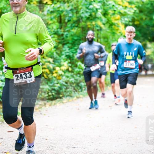12.10.2025 - Bramfelder Halbmarathon 2025 Dr. Thomas Lammeyer http://msf.ph/oto/9341966 12.10.2025 09:53:33 Laufen 34, 2433, 28, 2125, 2790 meine-sportfotos.de