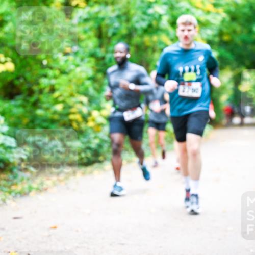 12.10.2025 - Bramfelder Halbmarathon 2025 Dr. Thomas Lammeyer http://msf.ph/oto/9341970 12.10.2025 09:53:33 Laufen 27, 25 meine-sportfotos.de