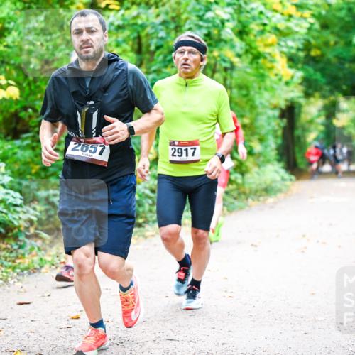 12.10.2025 - Bramfelder Halbmarathon 2025 Dr. Thomas Lammeyer http://msf.ph/oto/9341982 12.10.2025 09:53:35 Laufen 2657, 2917 meine-sportfotos.de
