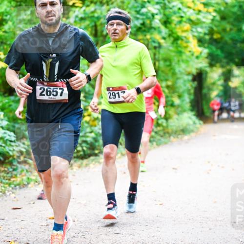 12.10.2025 - Bramfelder Halbmarathon 2025 Dr. Thomas Lammeyer http://msf.ph/oto/9341983 12.10.2025 09:53:35 Laufen 2657, 2913 meine-sportfotos.de