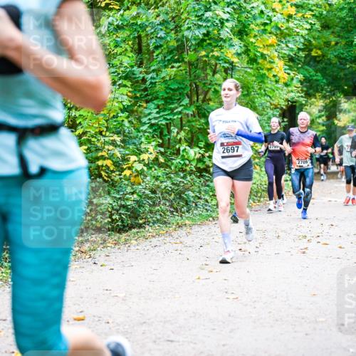 12.10.2025 - Bramfelder Halbmarathon 2025 Dr. Thomas Lammeyer http://msf.ph/oto/9342059 12.10.2025 09:53:53 Laufen 59453, 2697, 2795, 2709, 2850 meine-sportfotos.de