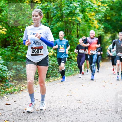 12.10.2025 - Bramfelder Halbmarathon 2025 Dr. Thomas Lammeyer http://msf.ph/oto/9342068 12.10.2025 09:53:54 Laufen 5, 2697, 125, 2686, 2705, 2450 meine-sportfotos.de