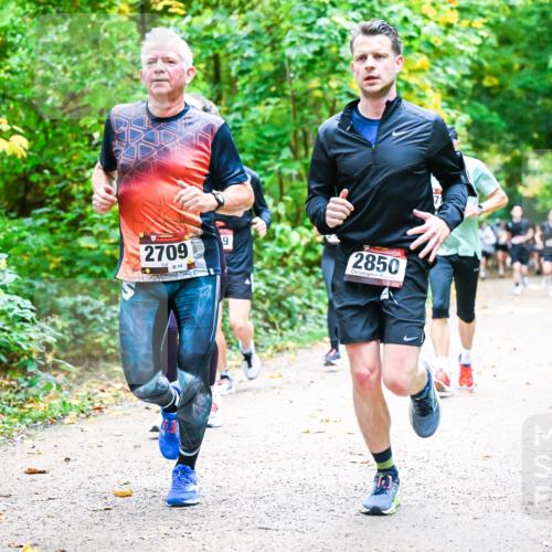 12.10.2025 - Bramfelder Halbmarathon 2025 Dr. Thomas Lammeyer http://msf.ph/oto/9342083 12.10.2025 09:53:57 Laufen 6, 2709, 14, 9, 2850 meine-sportfotos.de