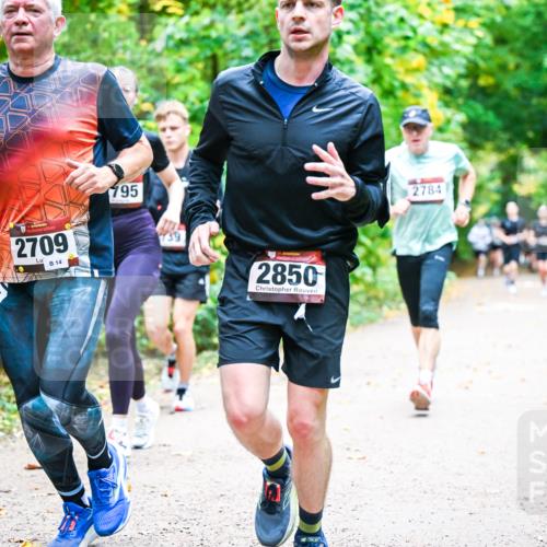 12.10.2025 - Bramfelder Halbmarathon 2025 Dr. Thomas Lammeyer http://msf.ph/oto/9342086 12.10.2025 09:53:57 Laufen 795, 2709, 14, 739, 2850, 2784 meine-sportfotos.de