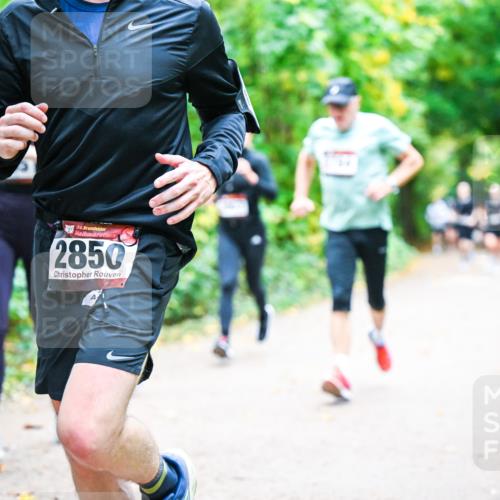 12.10.2025 - Bramfelder Halbmarathon 2025 Dr. Thomas Lammeyer http://msf.ph/oto/9342088 12.10.2025 09:53:58 Laufen 34, 2850 meine-sportfotos.de