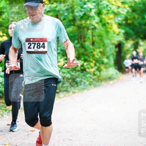12.10.2025 - Bramfelder Halbmarathon 2025 Dr. Thomas Lammeyer http://msf.ph/oto/9342094 12.10.2025 09:53:59 Laufen 34, 2784 meine-sportfotos.de
